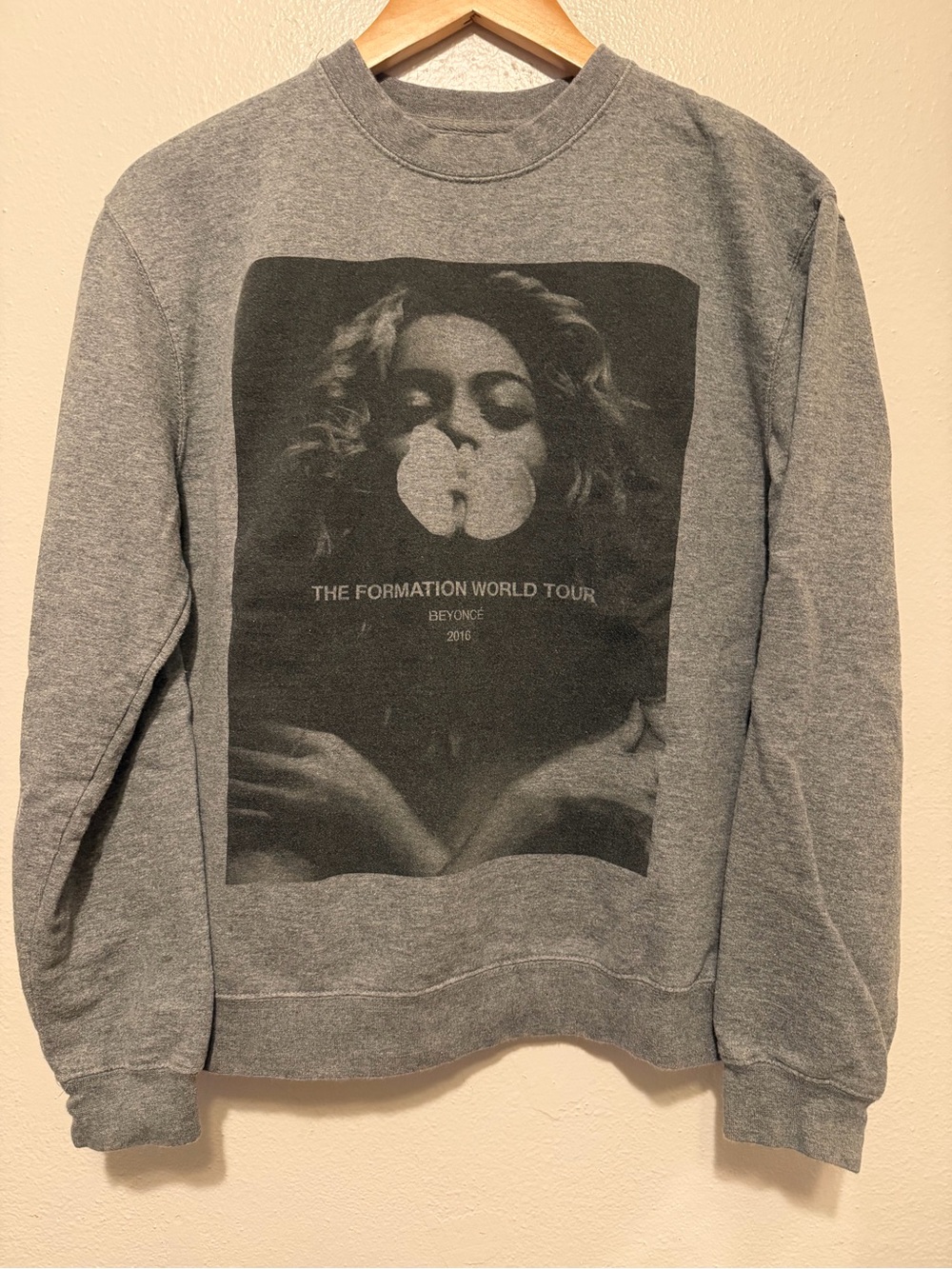 Beyoncé Formation World Tour 2016 Gray Crewneck Sweatshirt SMALL